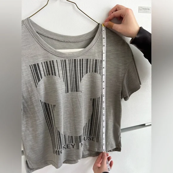 Women’s Gray Cropped Mickey Mouse Disney T-Shirt! - Picture 5 of 6